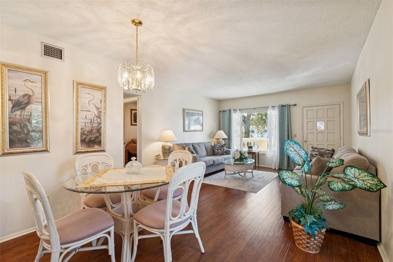 ON TOP OF THE WORLD - Residential