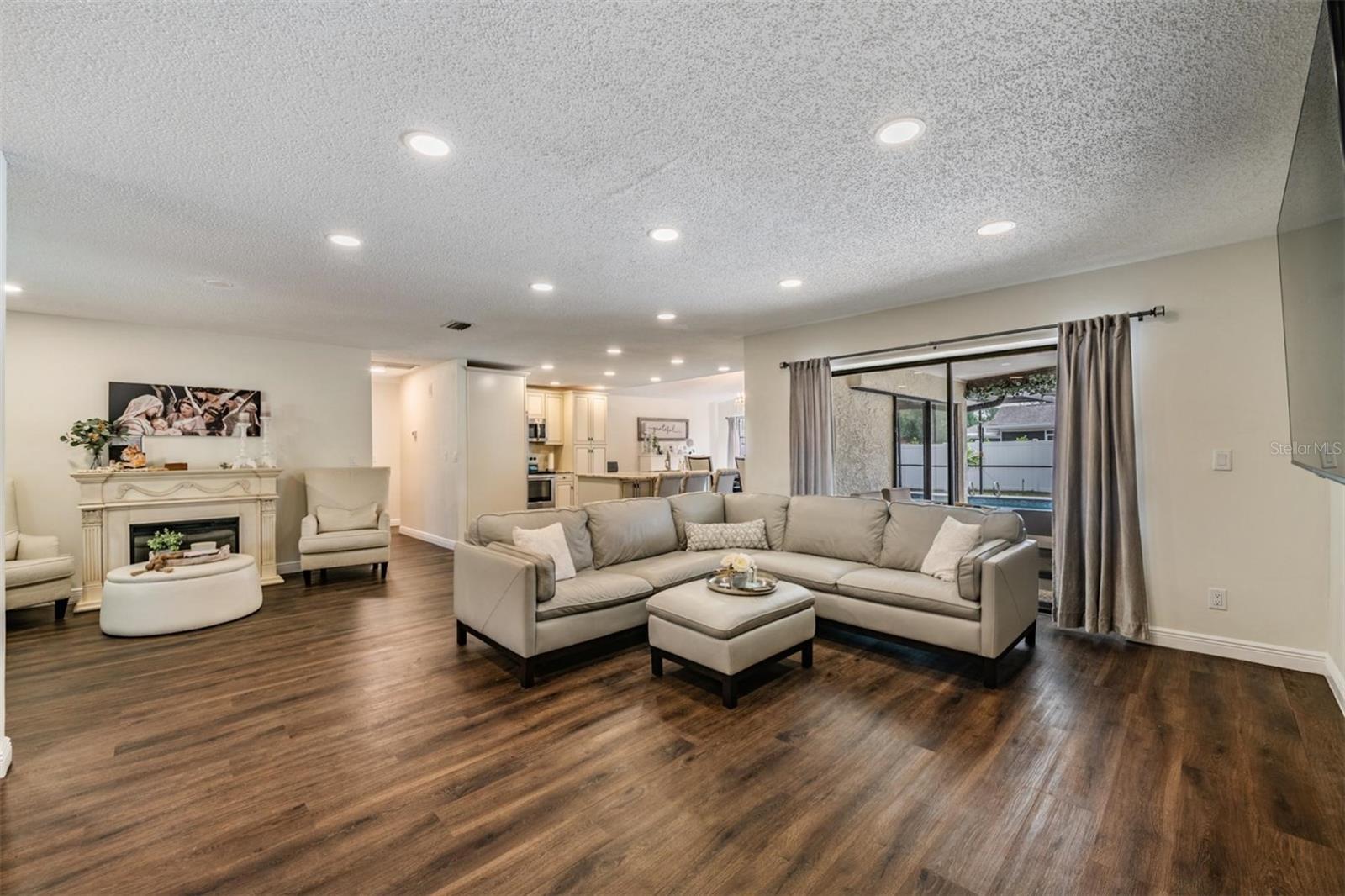 3643 FAIRWAY FOREST CIRCLE