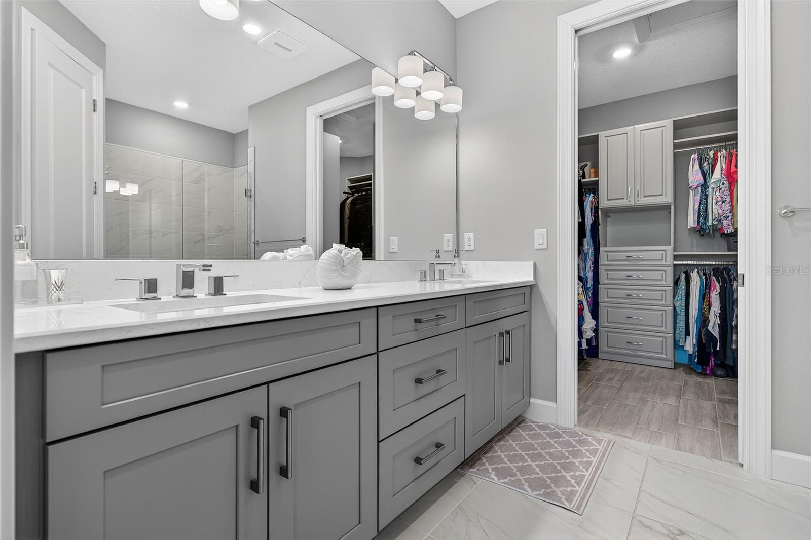 AZARIO ESPLANADE PH IV - Residential