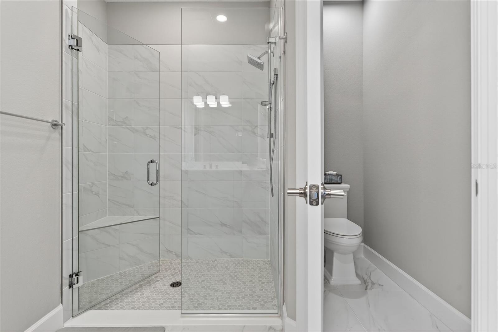 AZARIO ESPLANADE PH IV - Residential