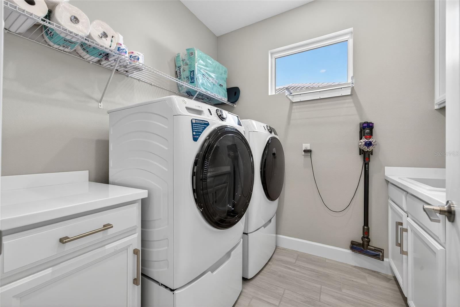 AZARIO ESPLANADE PH IV - Residential