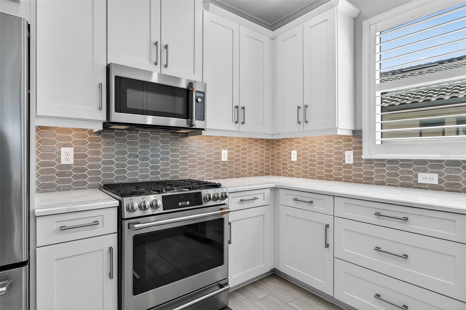 AZARIO ESPLANADE PH IV - Residential