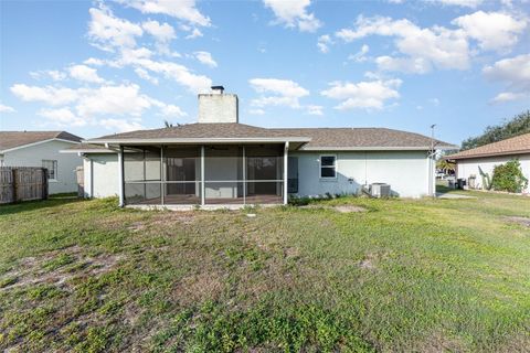 A home in AUBURNDALE