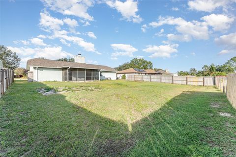 A home in AUBURNDALE