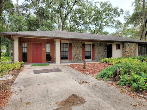 Photo of 11318 Brightwood Drive, Seffner, FL 33584 (MLS # TB8521330)