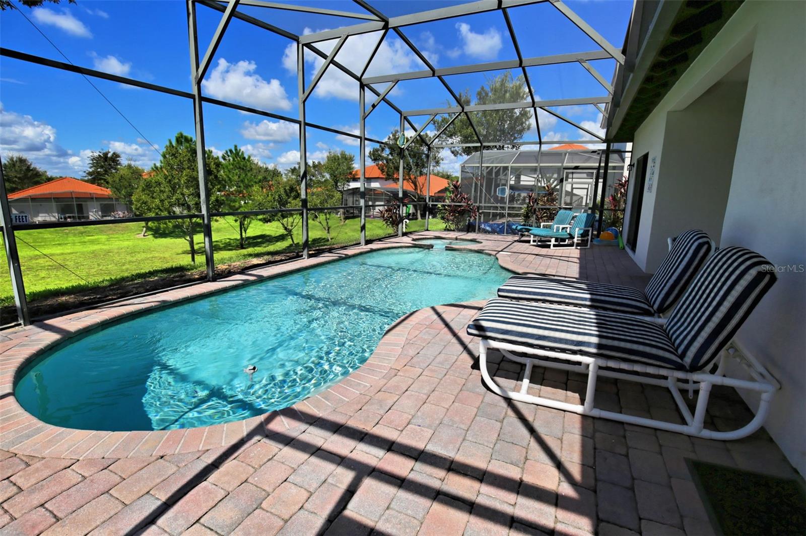 446 SUMMER PLACE LOOP