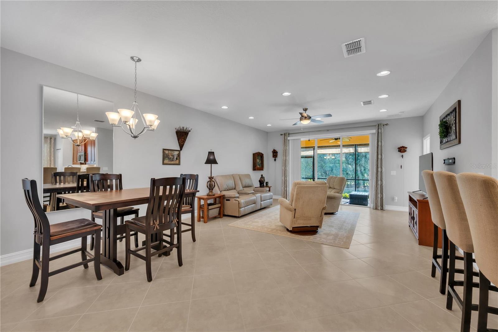 VALENCIA LAKES - Residential