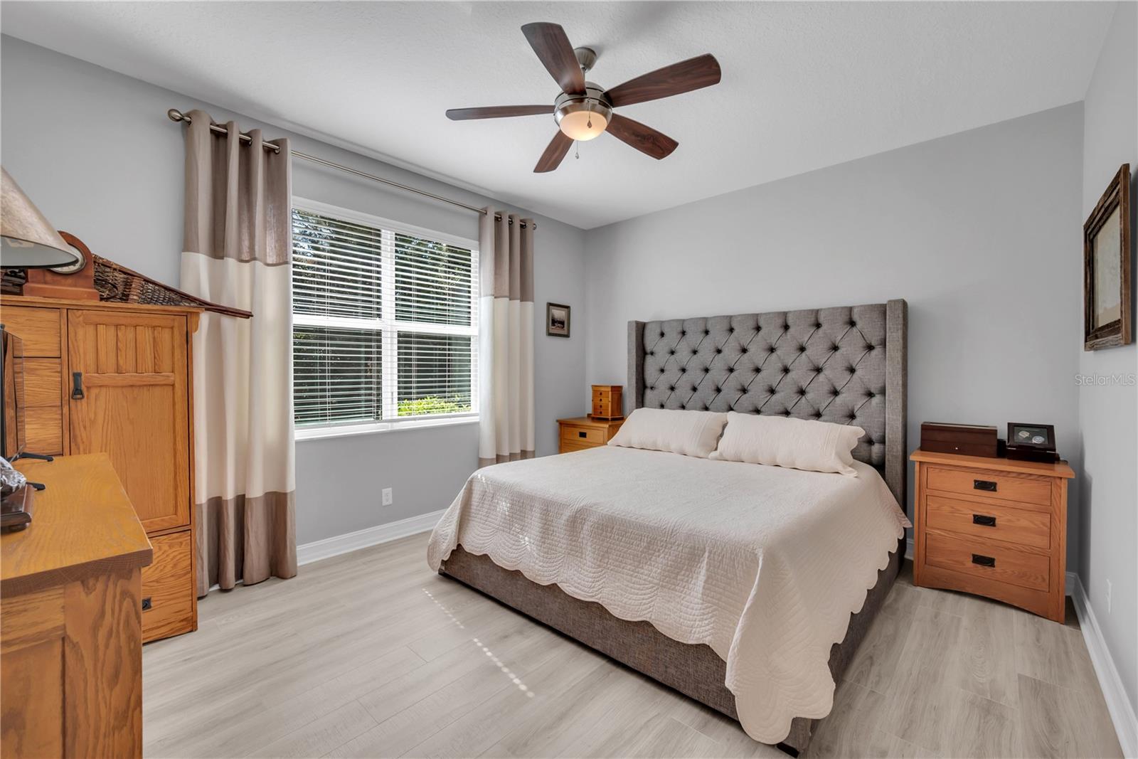 VALENCIA LAKES - Residential