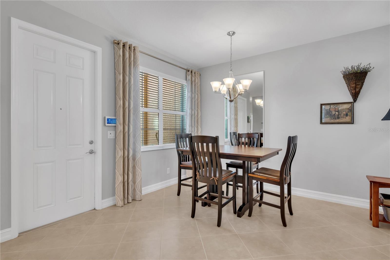 VALENCIA LAKES - Residential