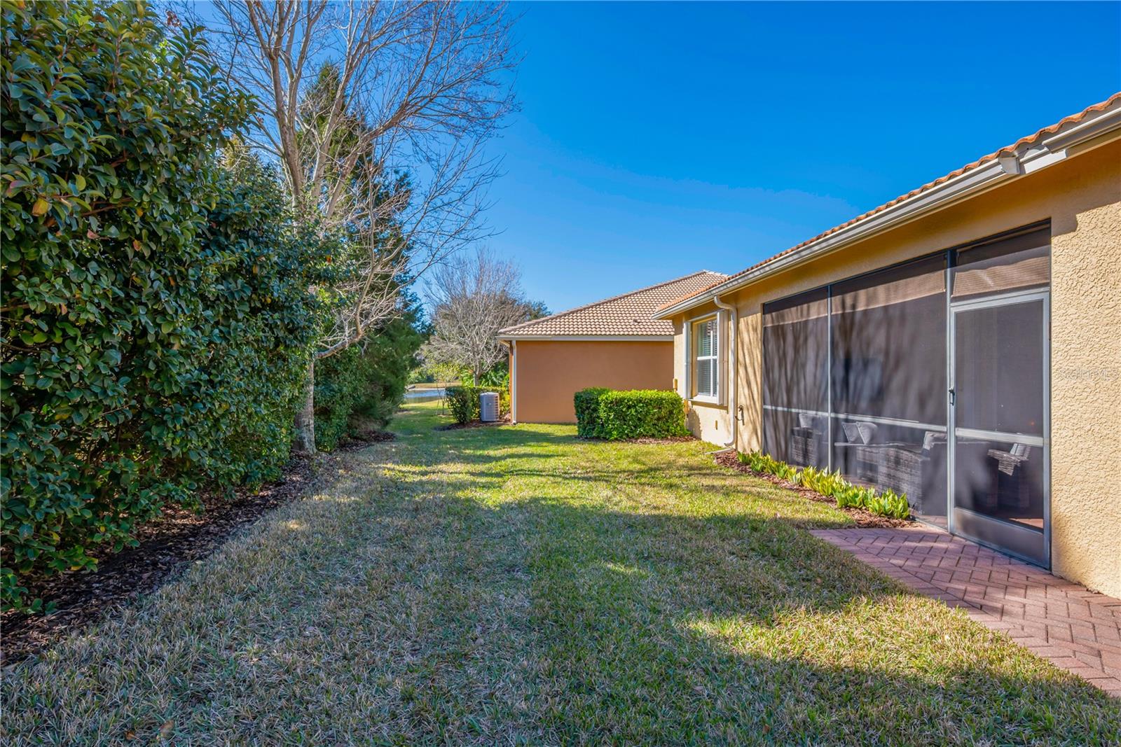 VALENCIA LAKES - Residential