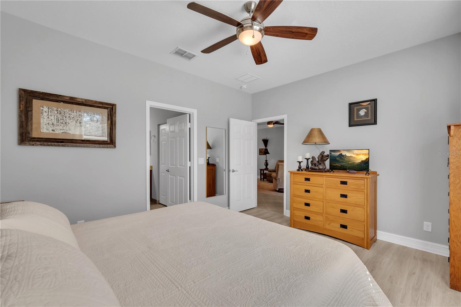 VALENCIA LAKES - Residential