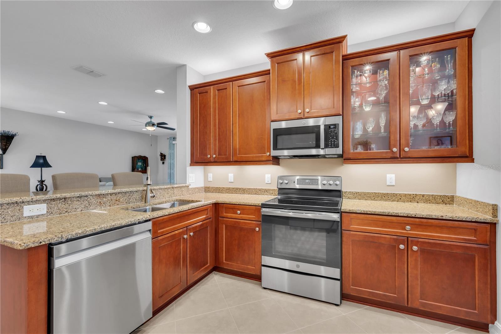 VALENCIA LAKES - Residential