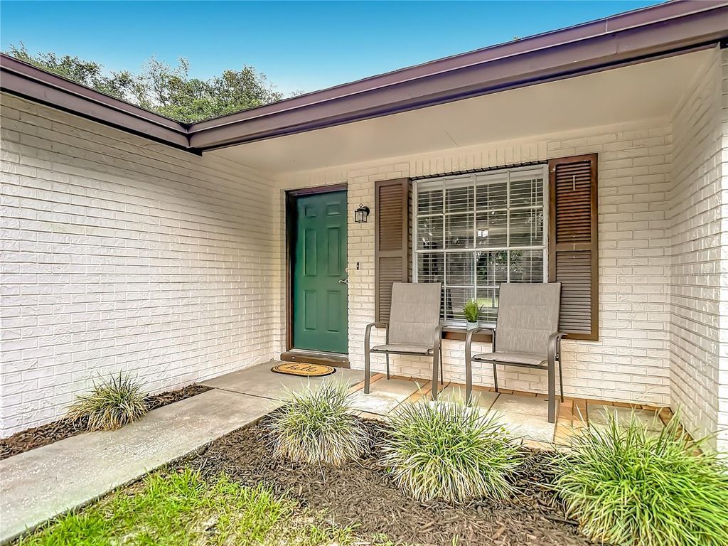 Photo of 903 Carrie Cove, Valrico, FL 33594 (MLS # TB8518631)