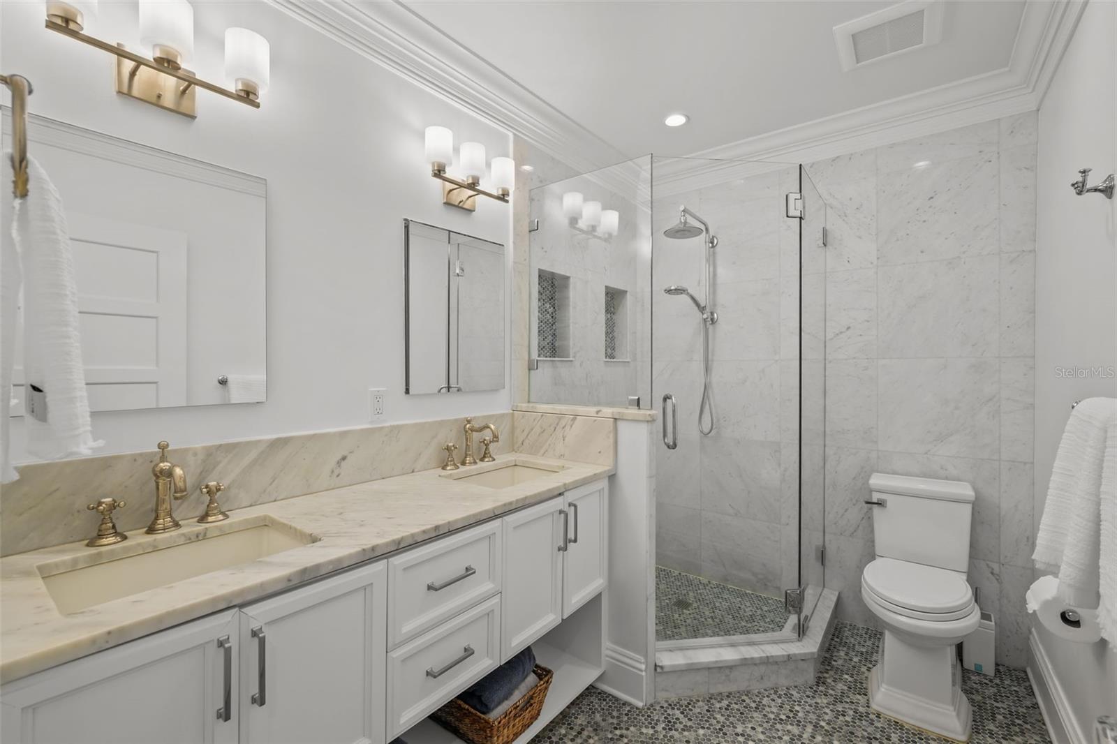 NEW SUBURB BEAUTIFUL - Residential