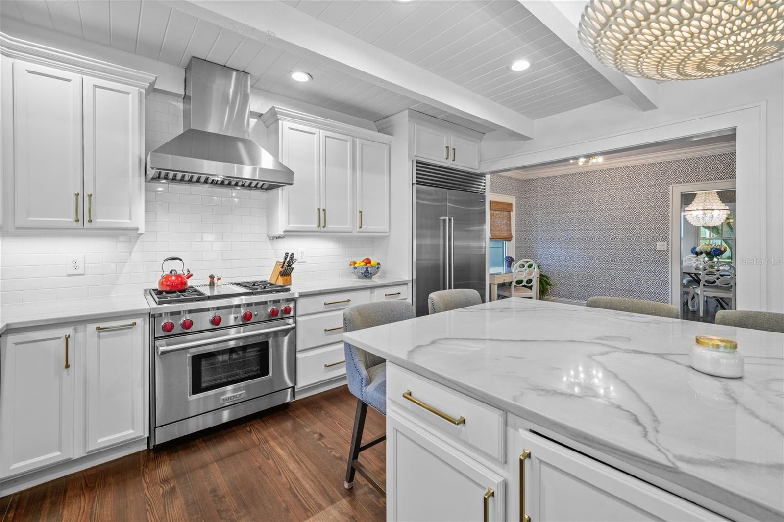 NEW SUBURB BEAUTIFUL - Residential