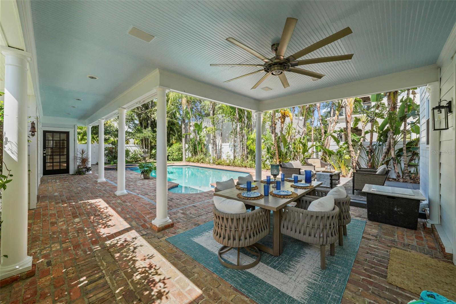 NEW SUBURB BEAUTIFUL - Residential