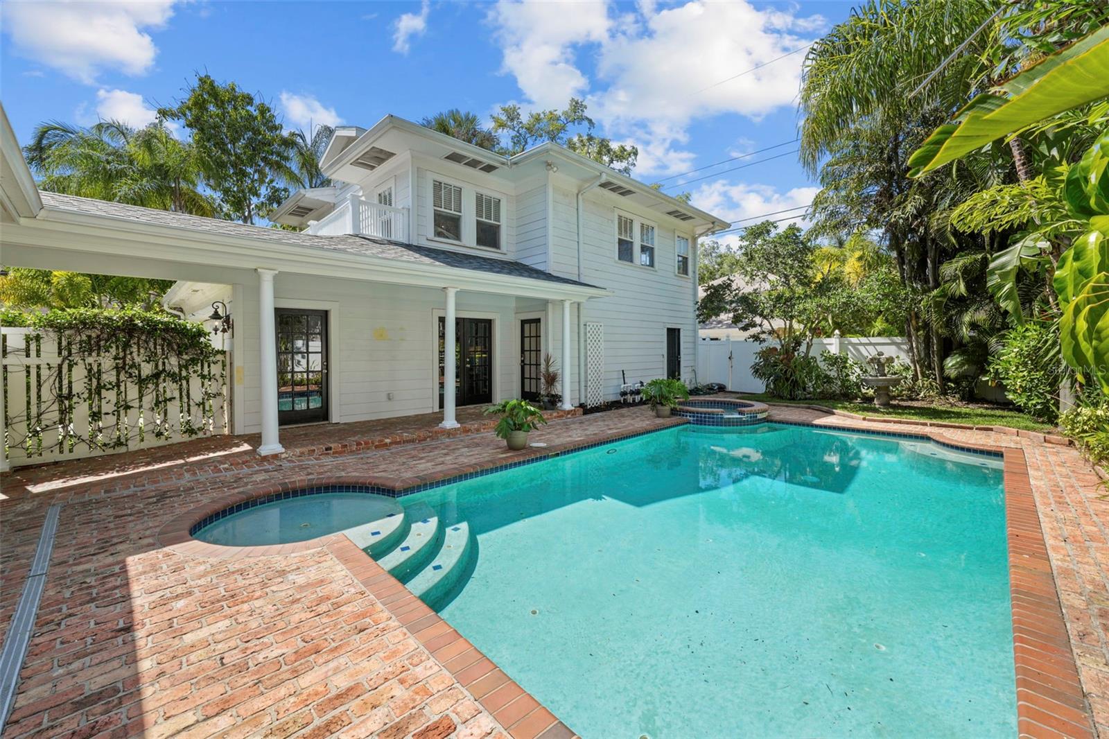 NEW SUBURB BEAUTIFUL - Residential