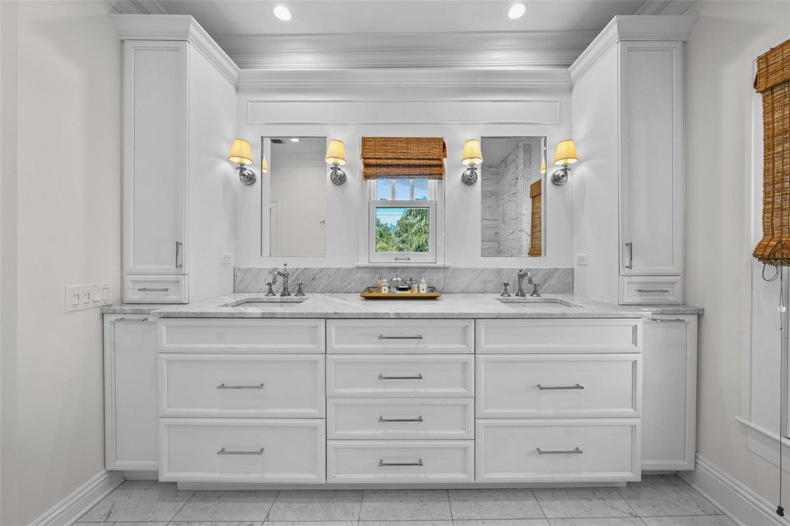 NEW SUBURB BEAUTIFUL - Residential