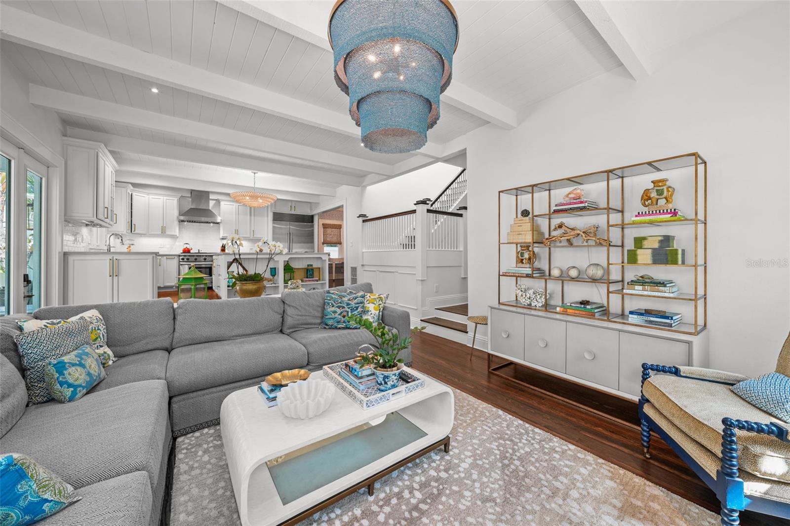 NEW SUBURB BEAUTIFUL - Residential