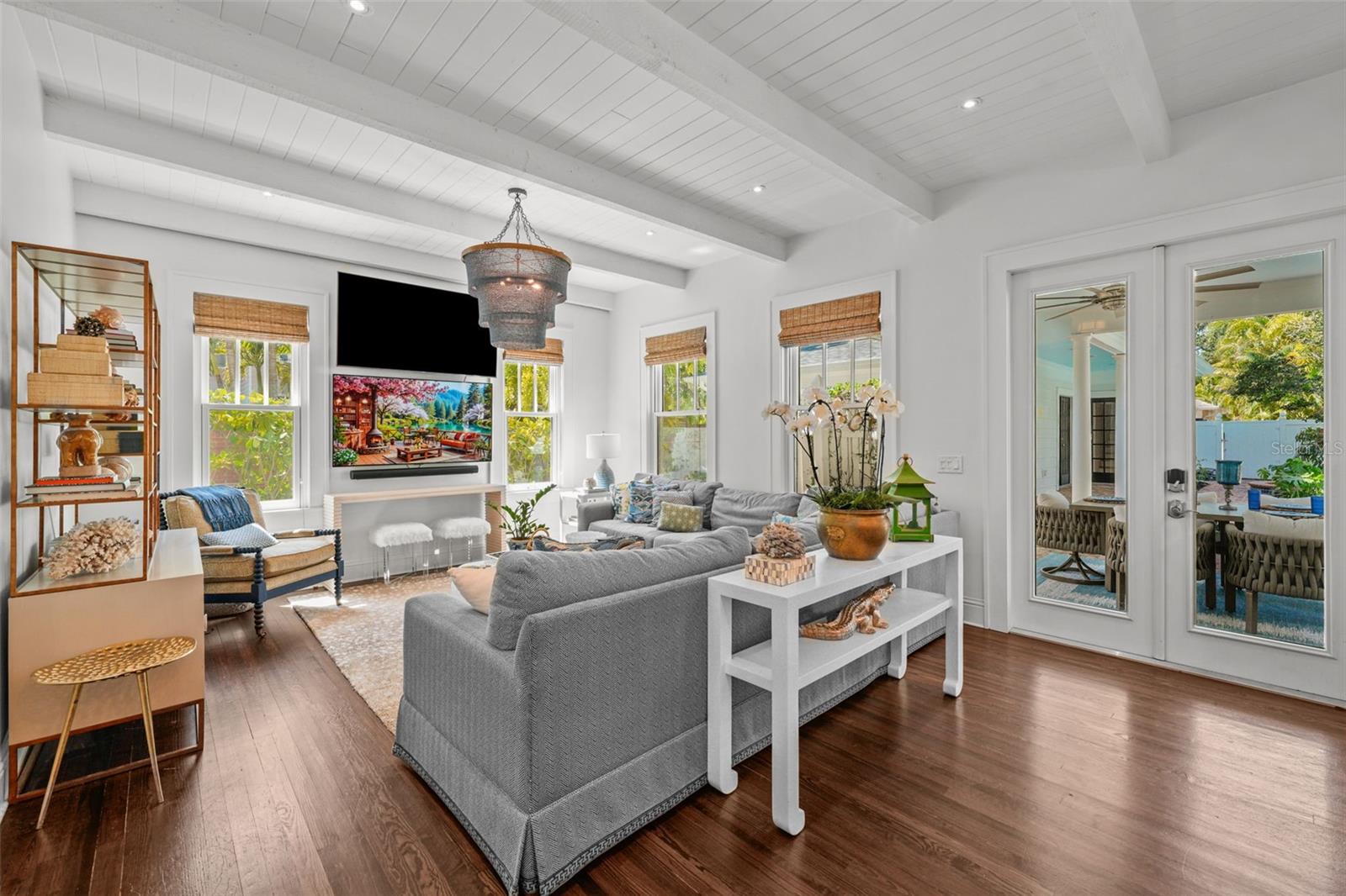 NEW SUBURB BEAUTIFUL - Residential