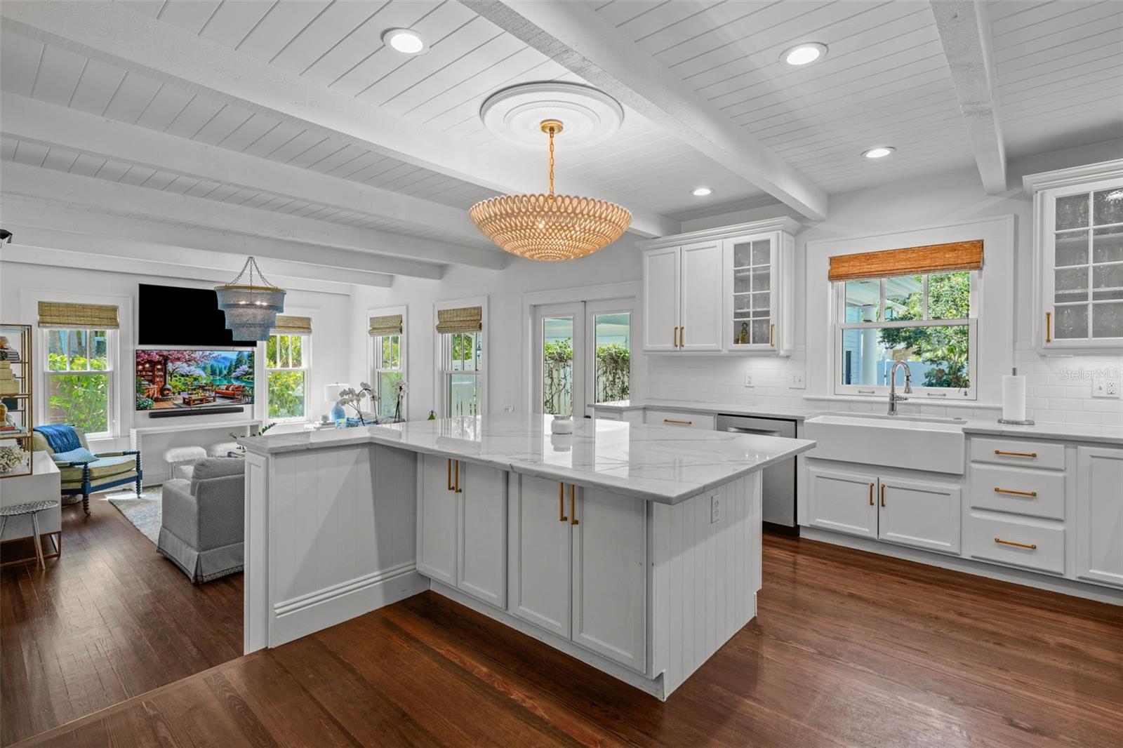 NEW SUBURB BEAUTIFUL - Residential