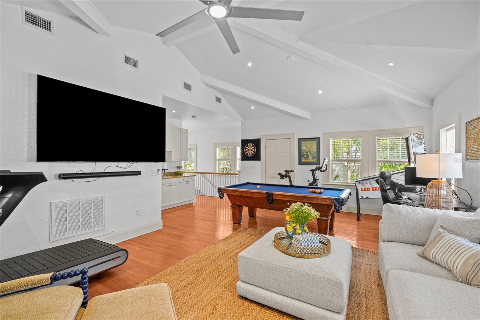 NEW SUBURB BEAUTIFUL - Residential