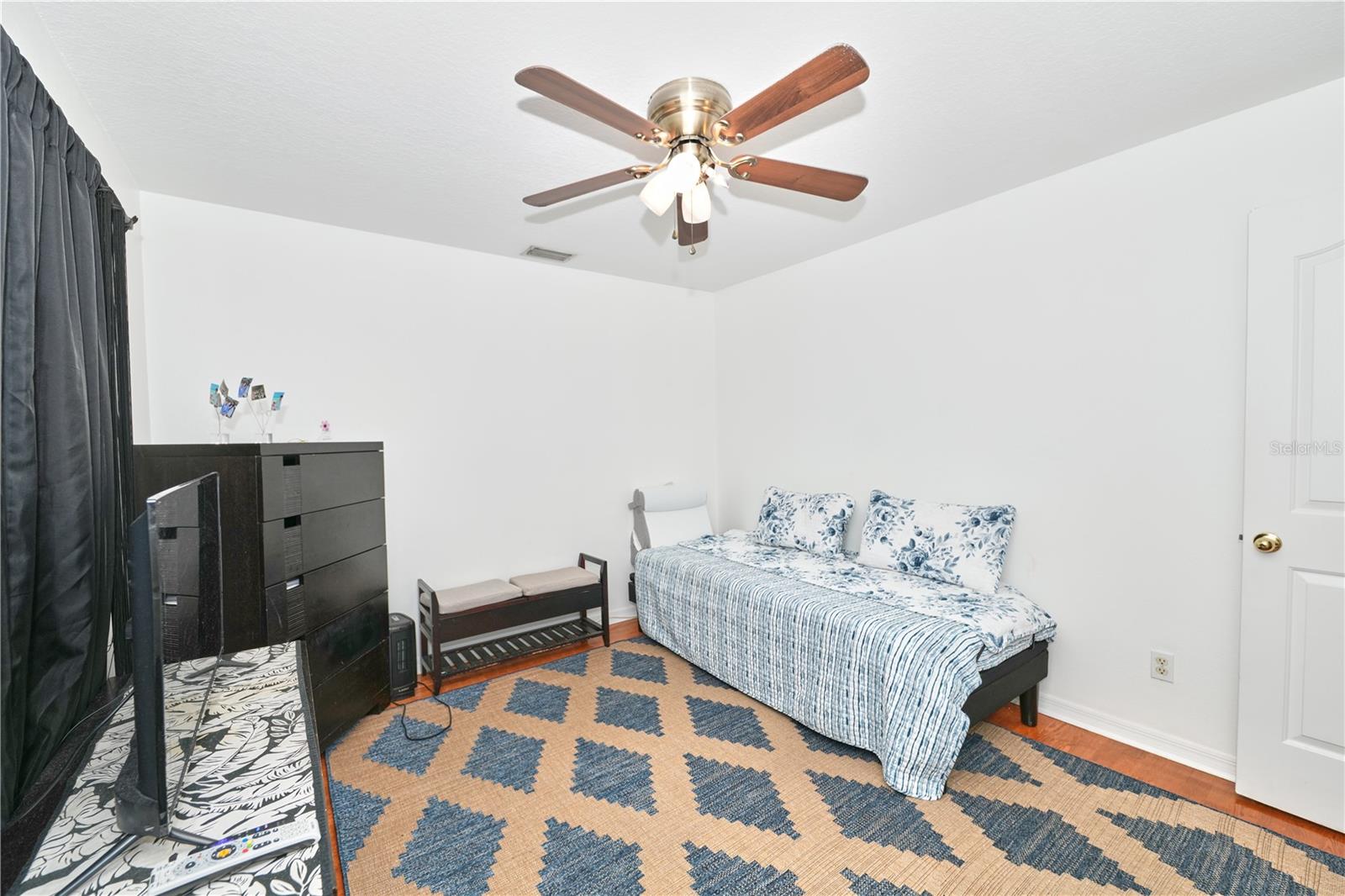 LAKE OLYMPIA CLUB - Residential