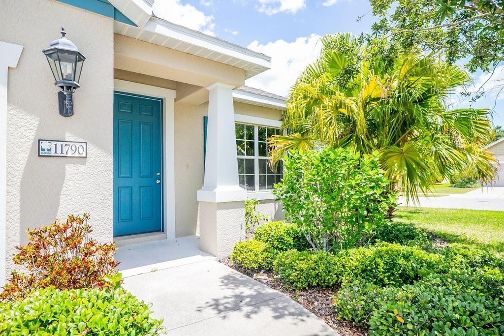 Photo of 11790 Fennemore Way, Parrish, FL 34219 (MLS # A4644983)