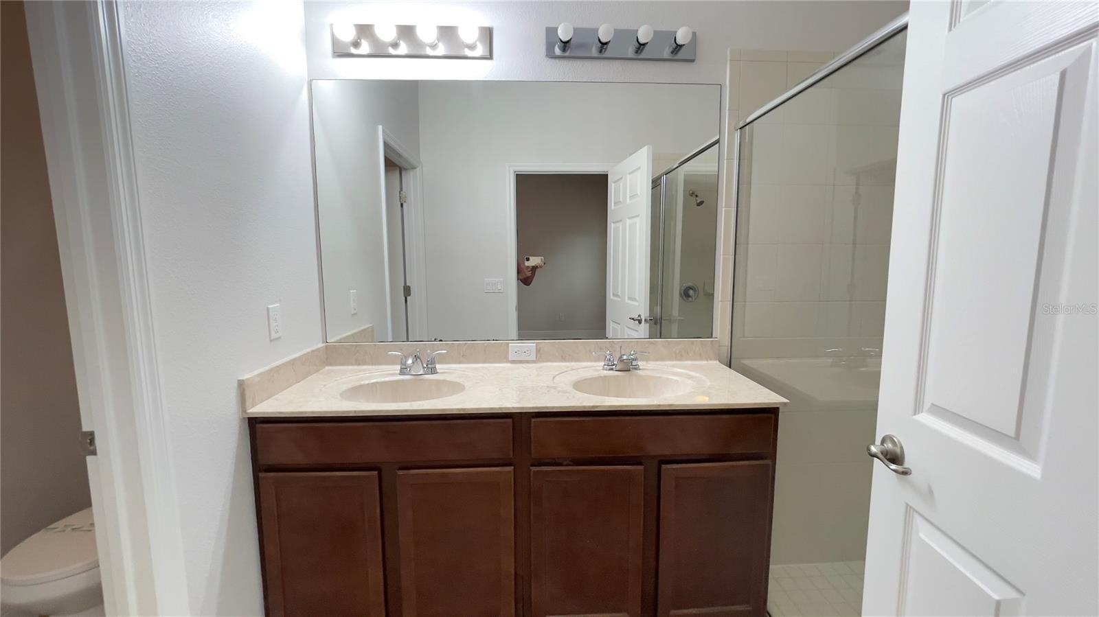 WINDERMERE LNDGS PH 02 - Residential Lease