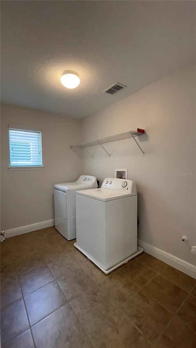 WINDERMERE LNDGS PH 02 - Residential Lease