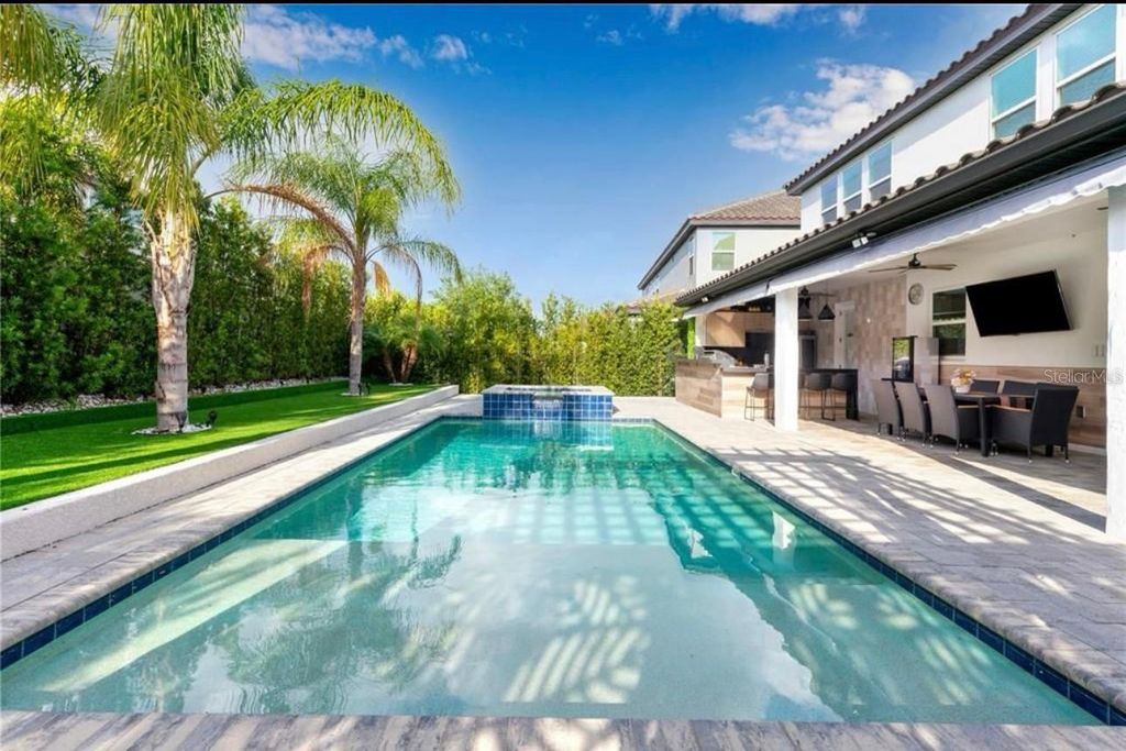 Photo of 8109 Ludington Circle, Orlando, FL 32836 (MLS # O6382200)