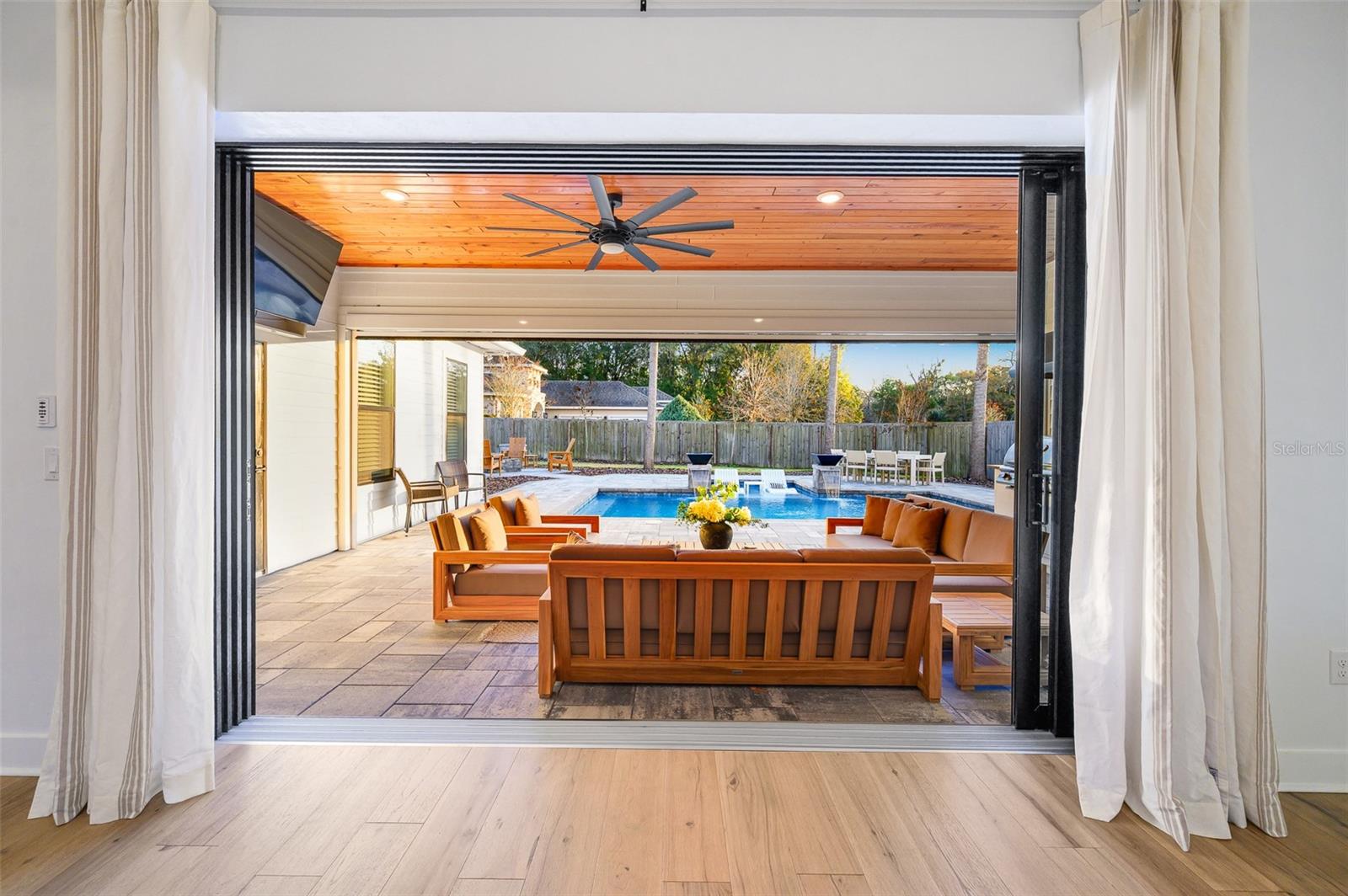 GLORIAS WAY - Residential