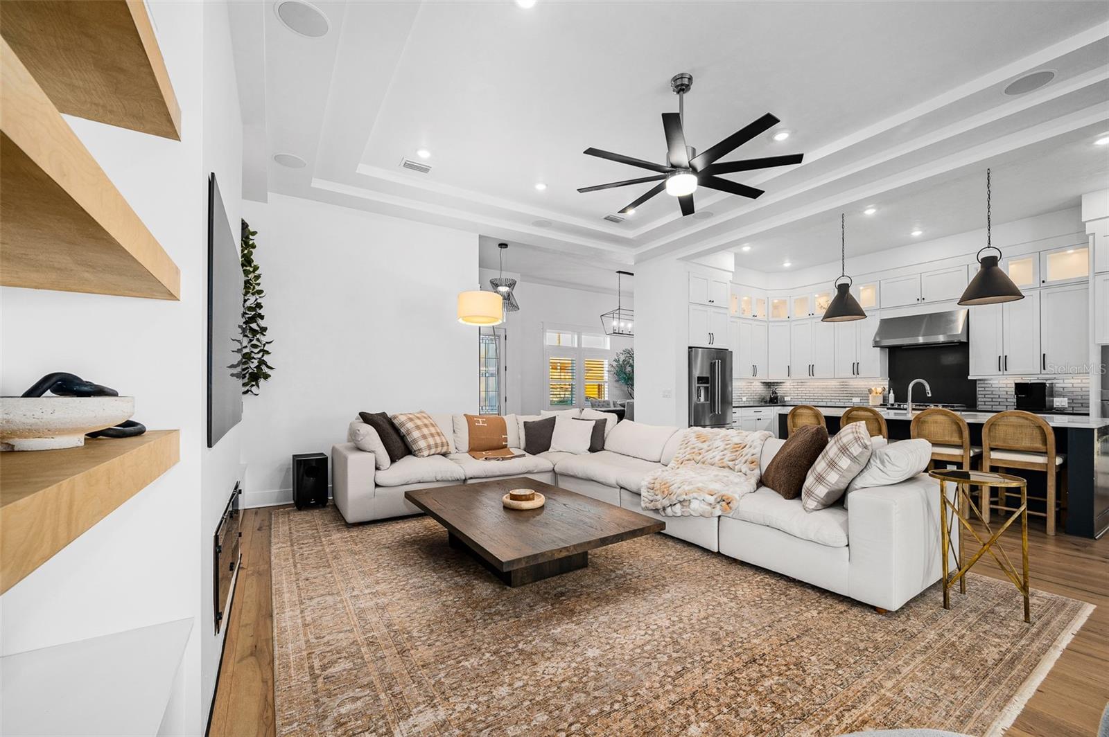 GLORIAS WAY - Residential