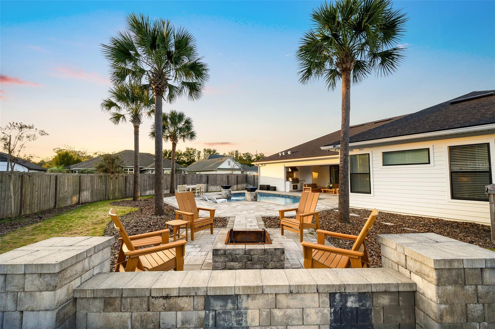 GLORIAS WAY - Residential