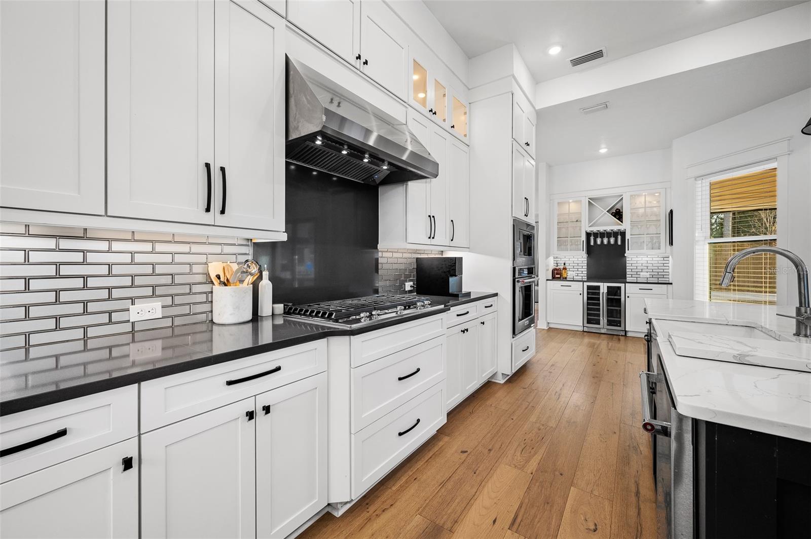 GLORIAS WAY - Residential