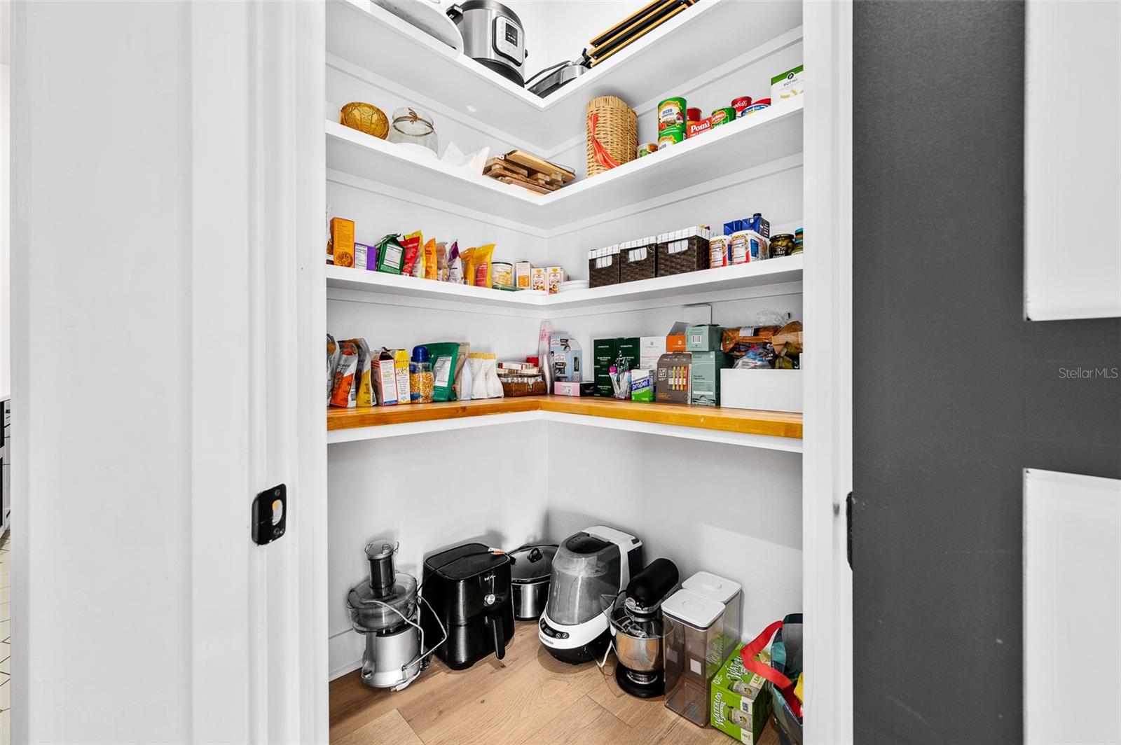 GLORIAS WAY - Residential