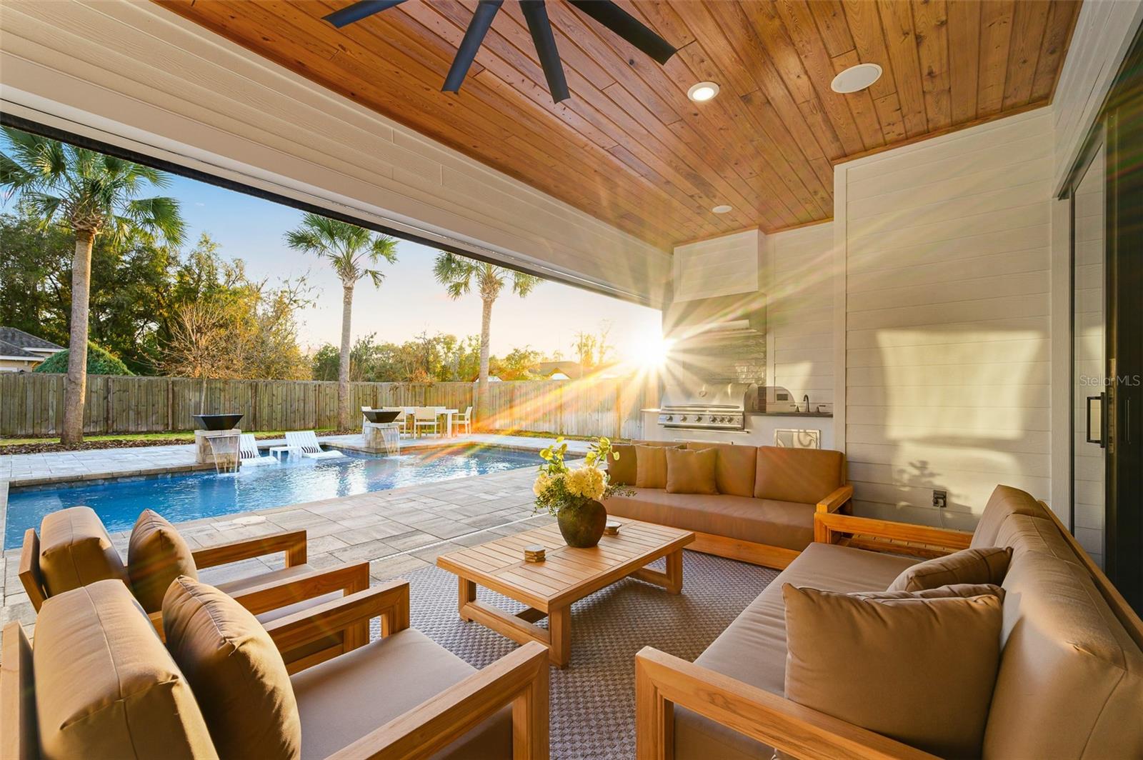 GLORIAS WAY - Residential