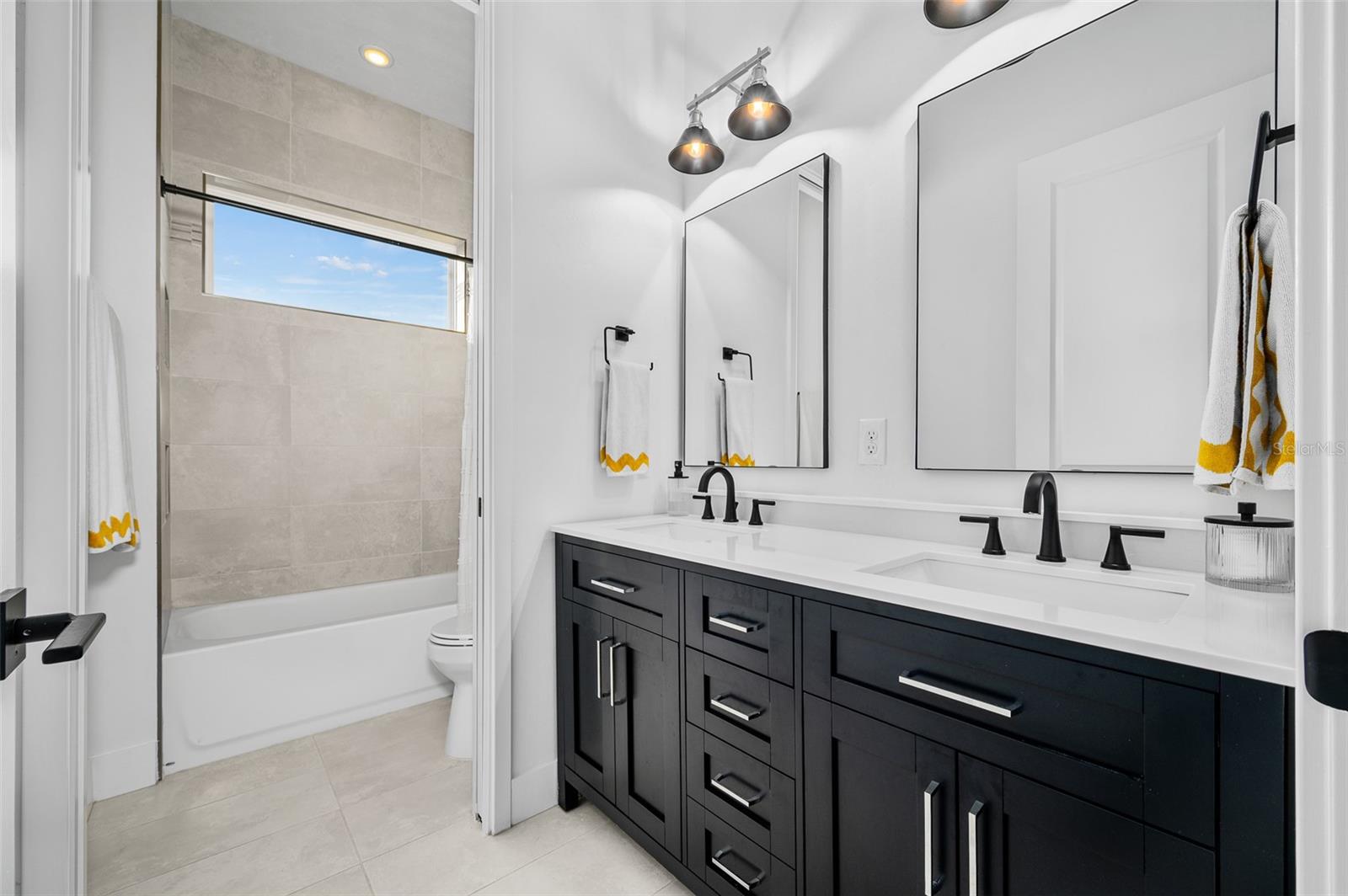 GLORIAS WAY - Residential