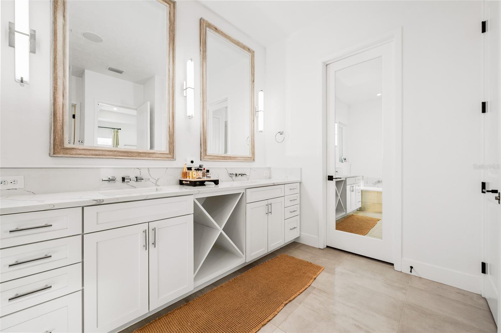 GLORIAS WAY - Residential