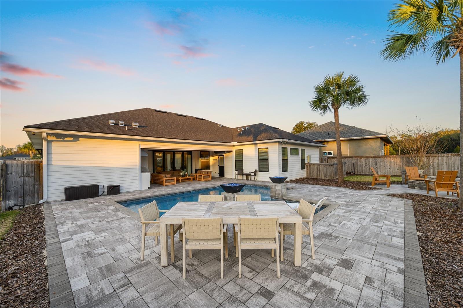 GLORIAS WAY - Residential