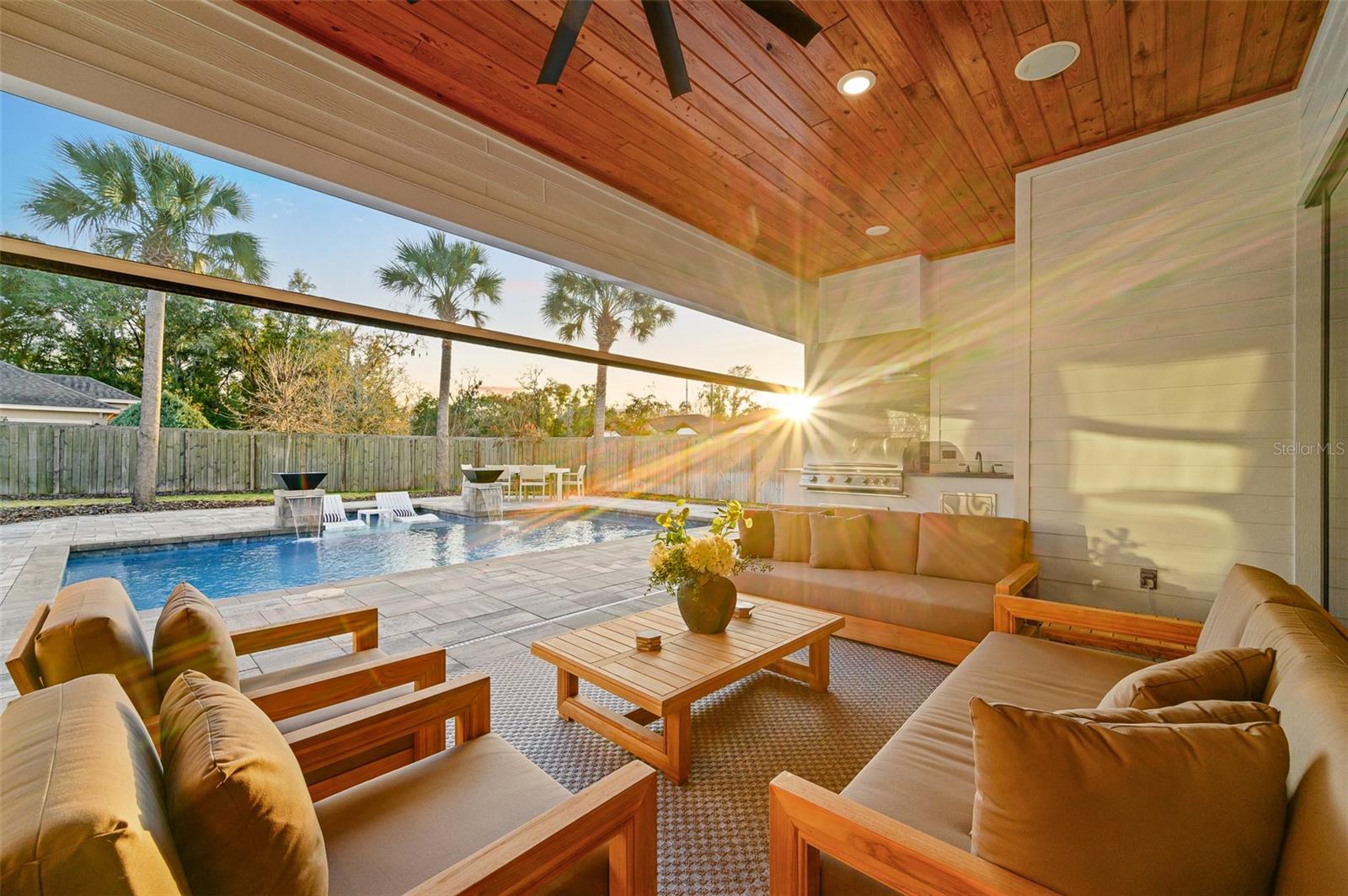 GLORIAS WAY - Residential