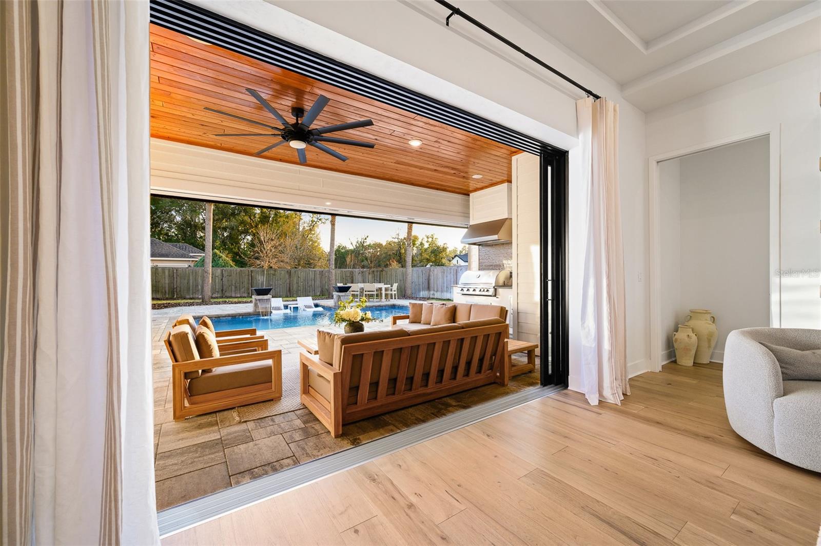 GLORIAS WAY - Residential