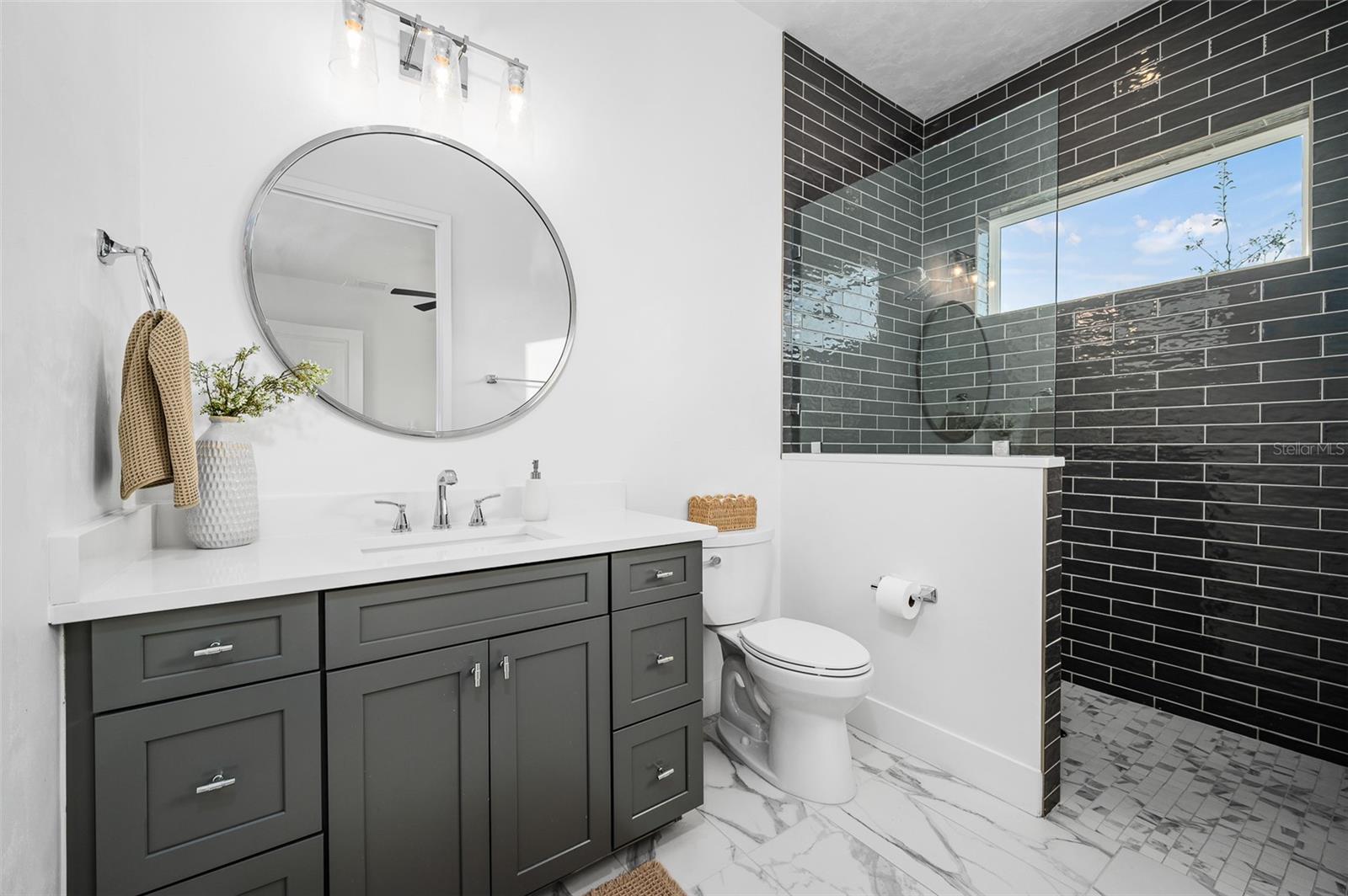 GLORIAS WAY - Residential