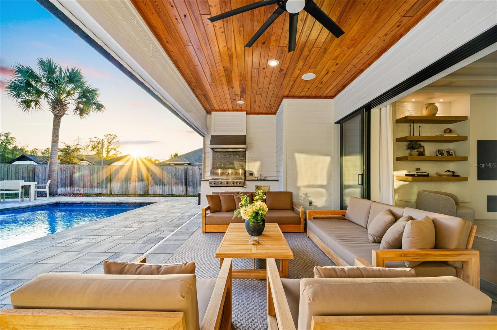 GLORIAS WAY - Residential