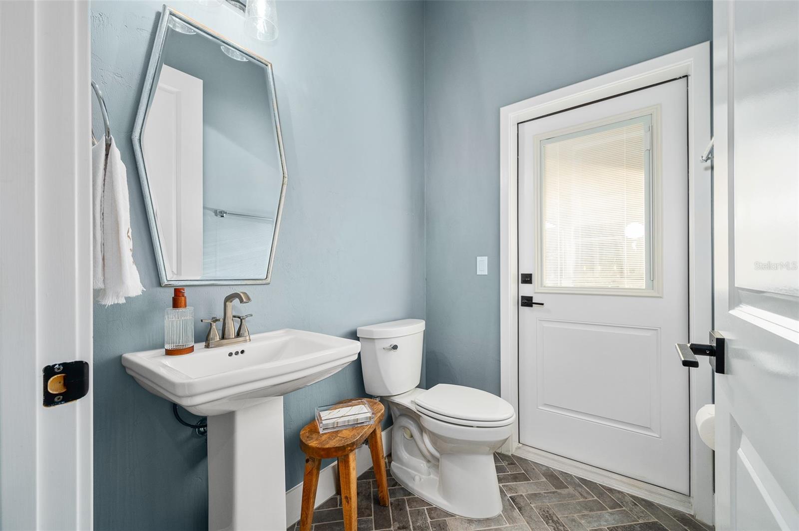 GLORIAS WAY - Residential