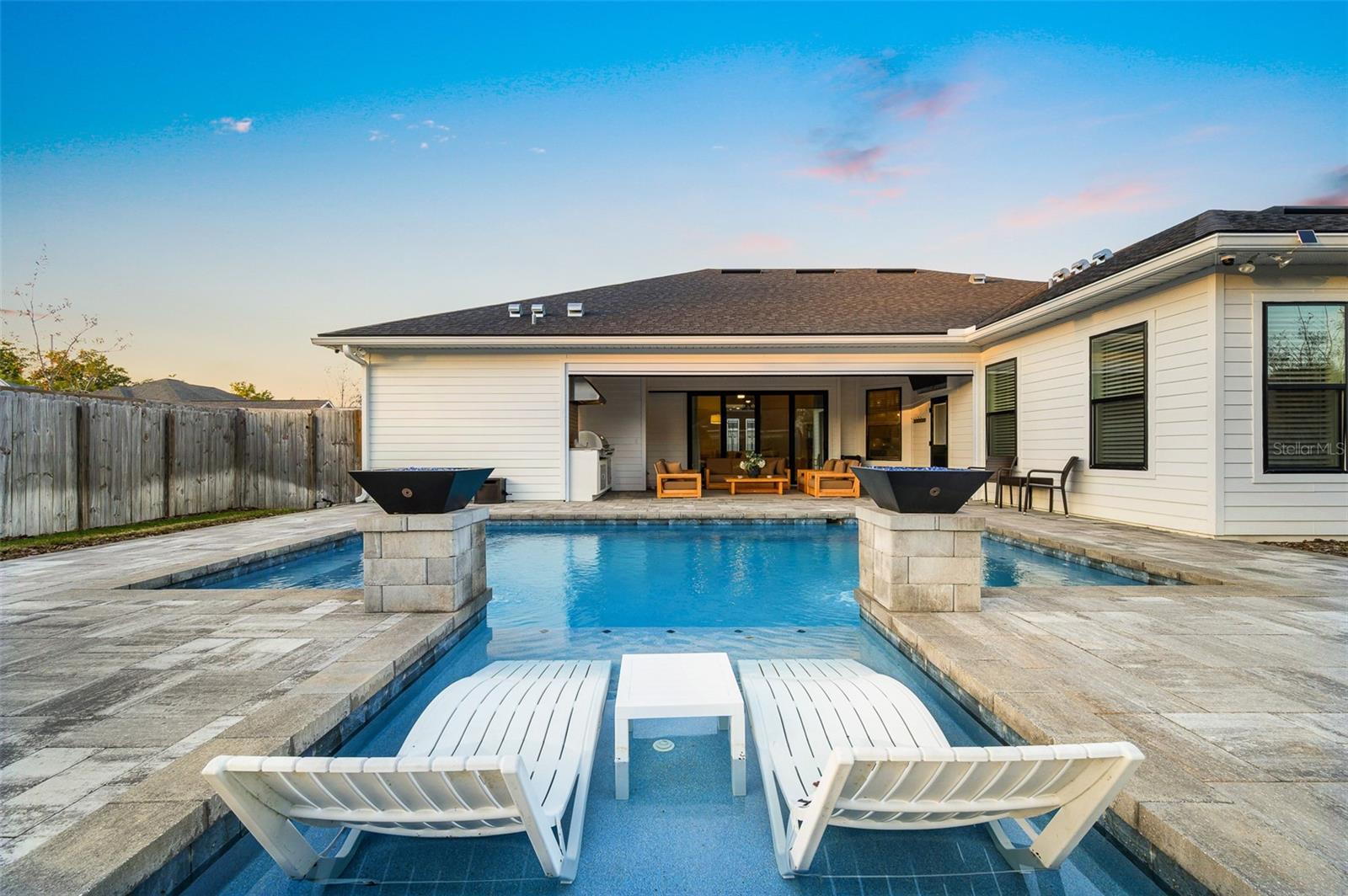 GLORIAS WAY - Residential