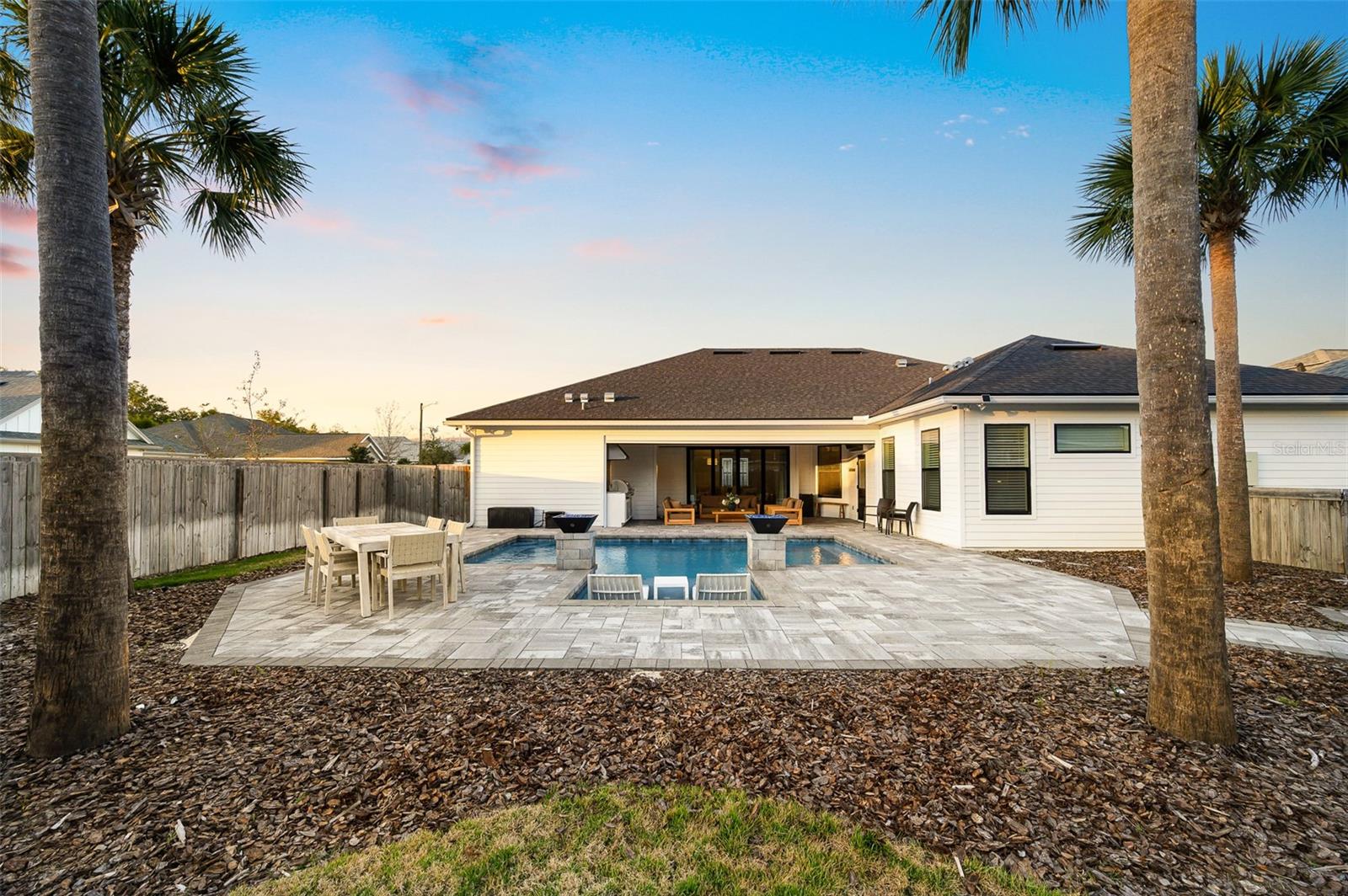 GLORIAS WAY - Residential