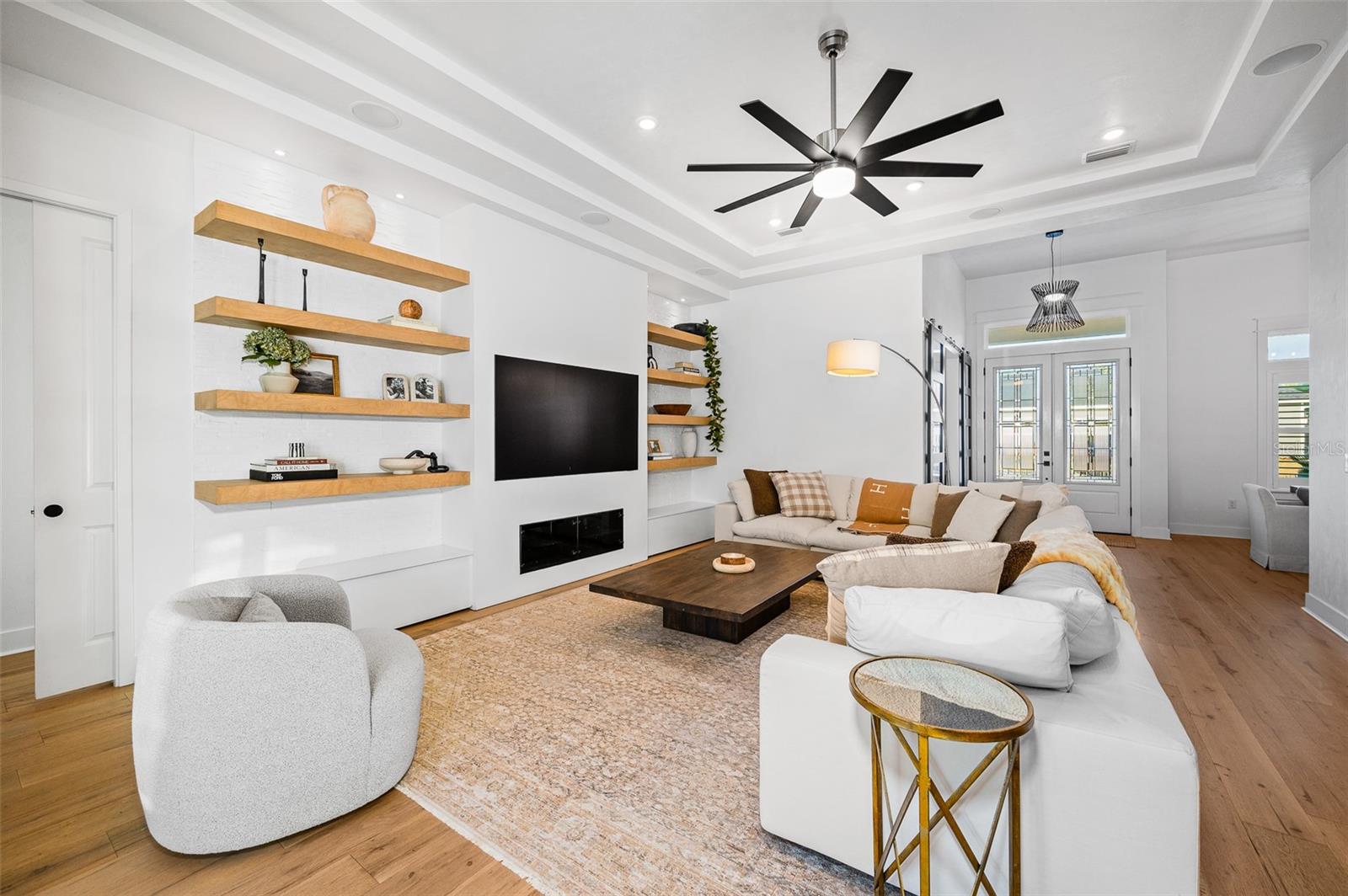 GLORIAS WAY - Residential