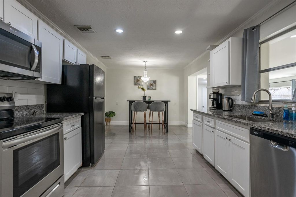 Photo of 806 Chadsworth Avenue, Seffner, FL 33584 (MLS # TB8480579)