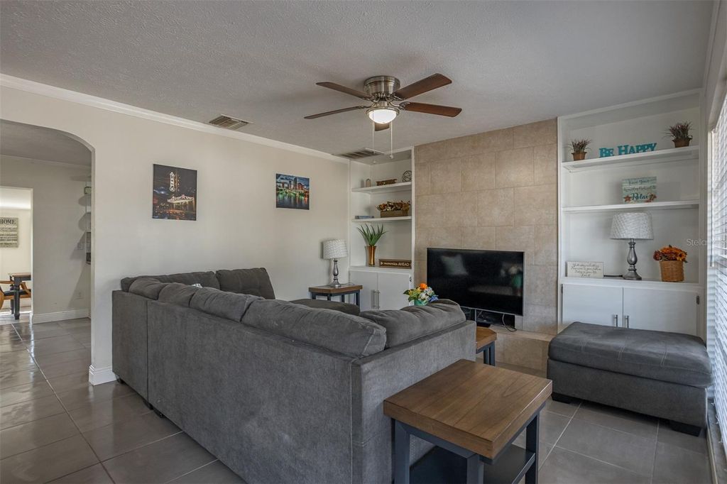 Photo of 806 Chadsworth Avenue, Seffner, FL 33584 (MLS # TB8480579)